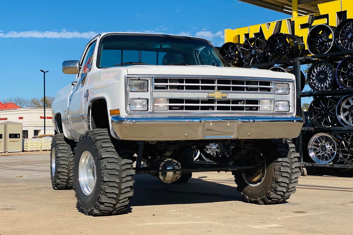 Chevrolet V1500 Suburban Suspension Lift Kit - Rough Country - 6 Inch Lift Kit | 52